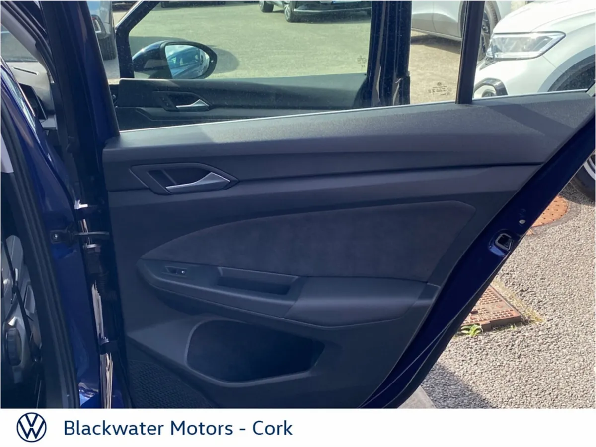 Volkswagen Golf Estate, Petrol, 2023, Blue