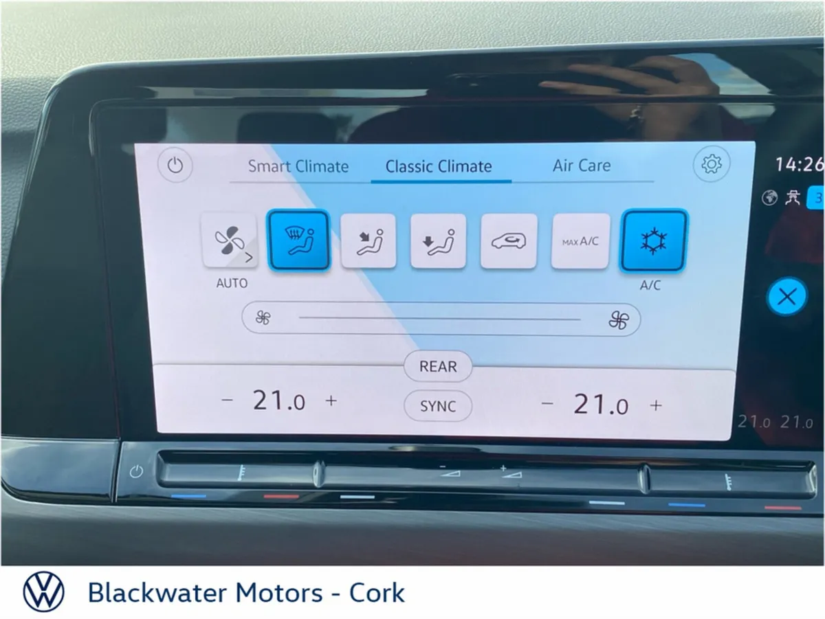 Volkswagen Golf Estate, Petrol, 2023, Blue
