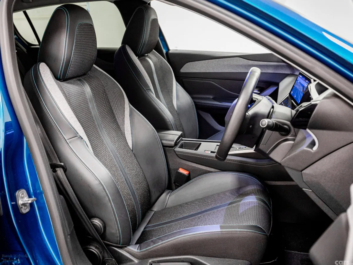 Peugeot 308 Hatchback, Electric, 2024, Blue