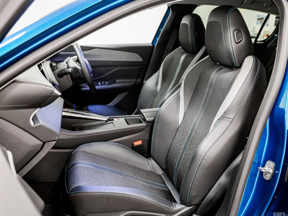 Peugeot 308 Hatchback, Electric, 2024, Blue