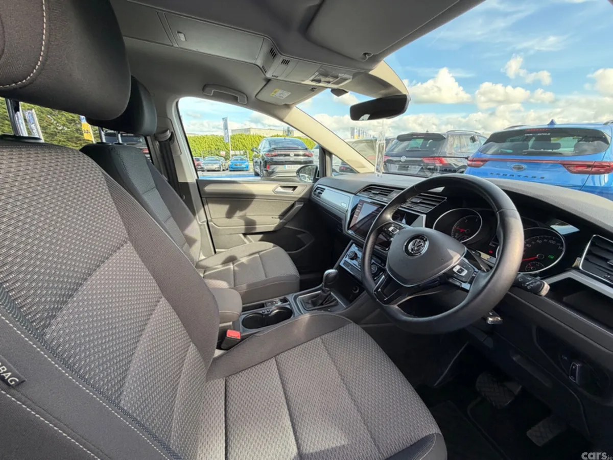 Volkswagen Touran MPV, Diesel, 2019, White