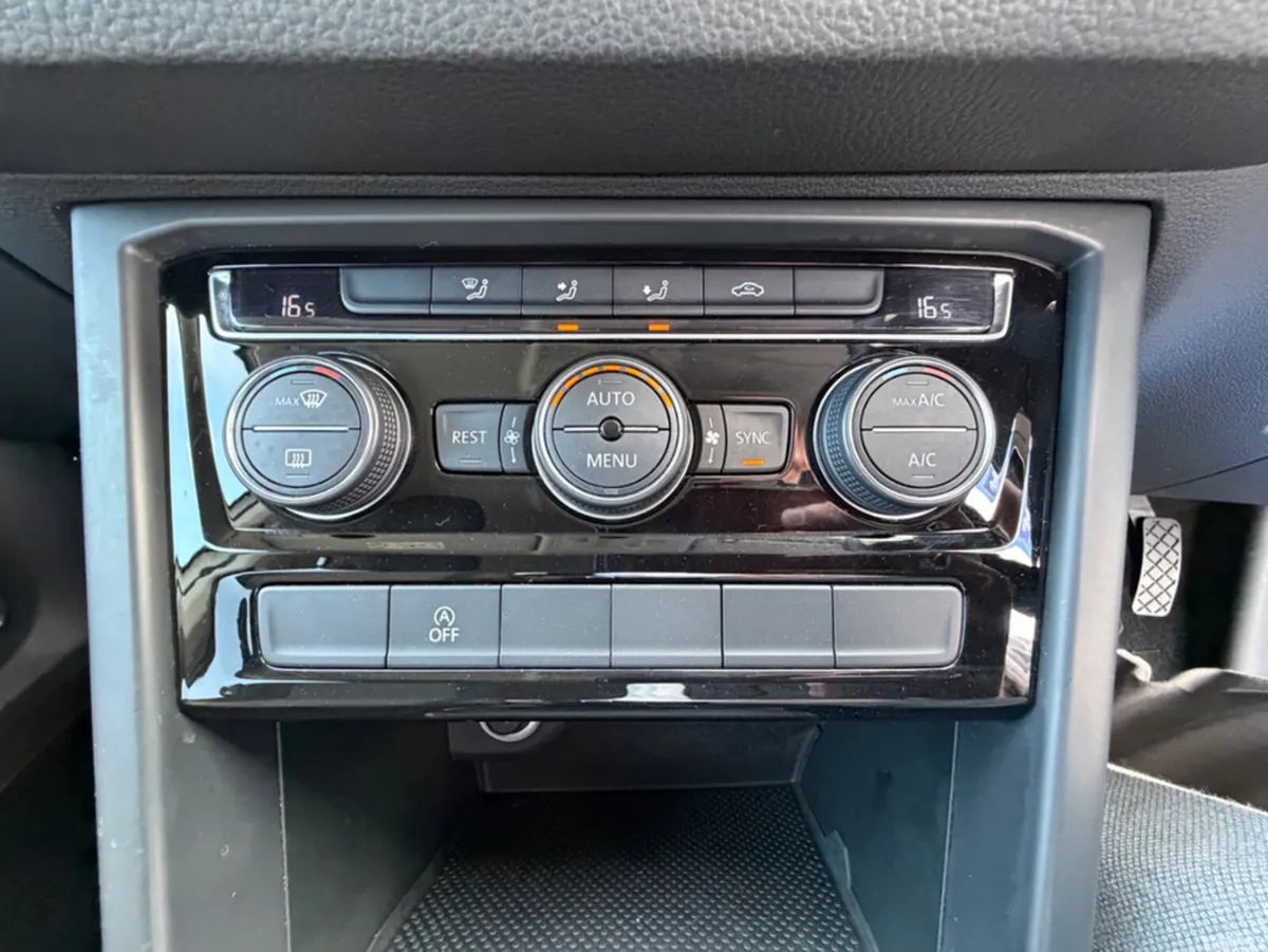 Volkswagen Touran MPV, Diesel, 2019, White