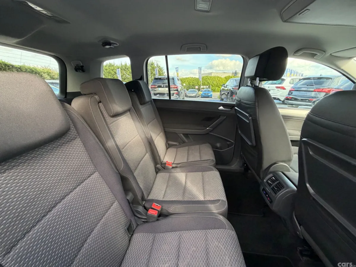 Volkswagen Touran MPV, Diesel, 2019, White