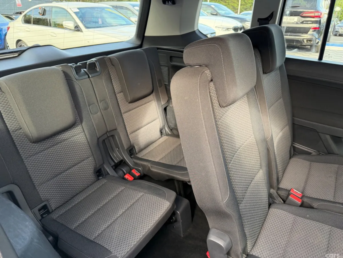 Volkswagen Touran MPV, Diesel, 2019, White