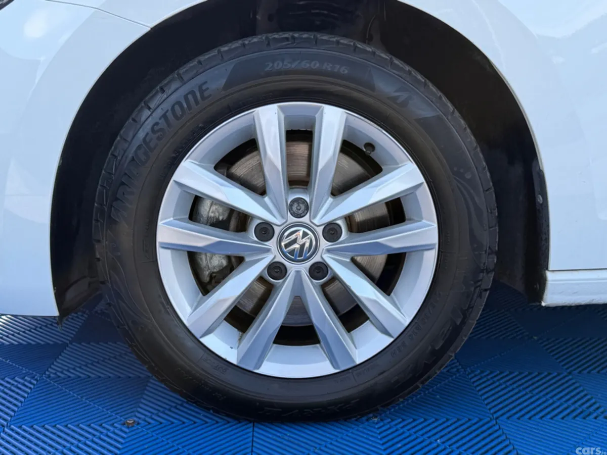 Volkswagen Touran MPV, Diesel, 2019, White