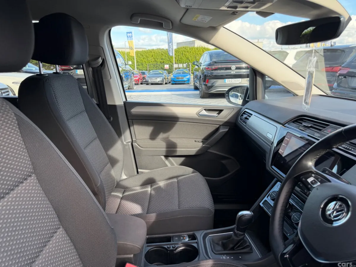 Volkswagen Touran MPV, Diesel, 2019, White