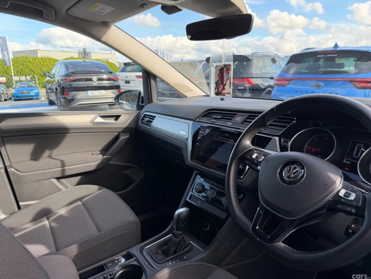 Volkswagen Touran MPV, Diesel, 2019, White