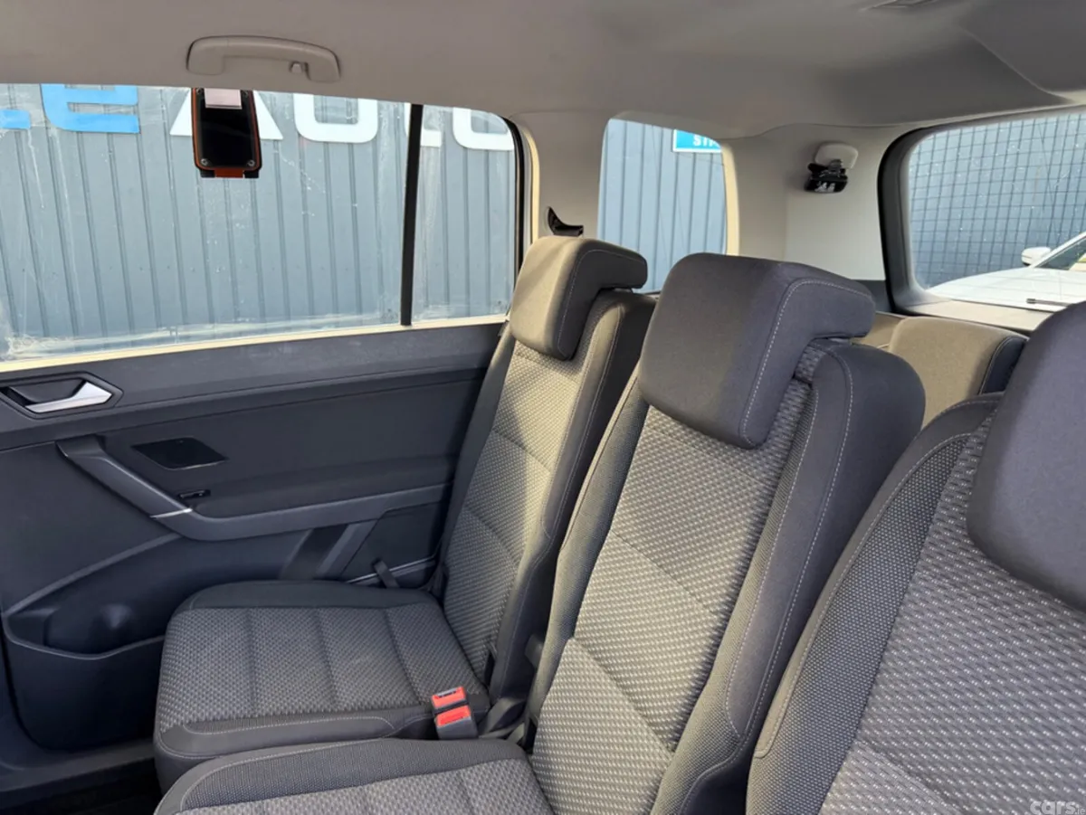 Volkswagen Touran MPV, Diesel, 2019, White