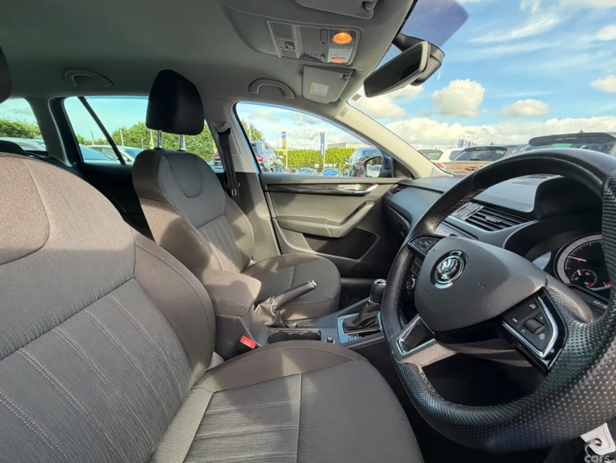 Skoda Octavia Estate, Diesel, 2019, Blue
