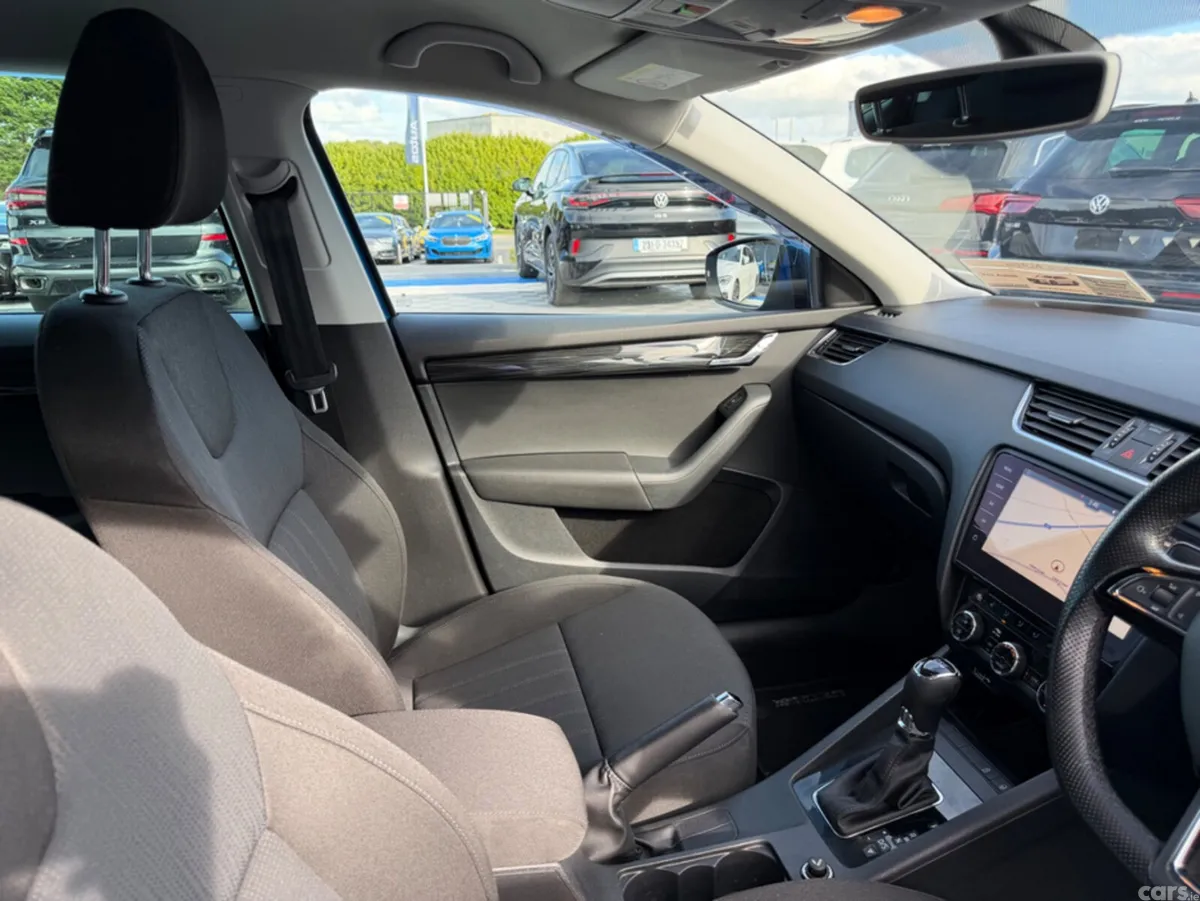 Skoda Octavia Estate, Diesel, 2019, Blue