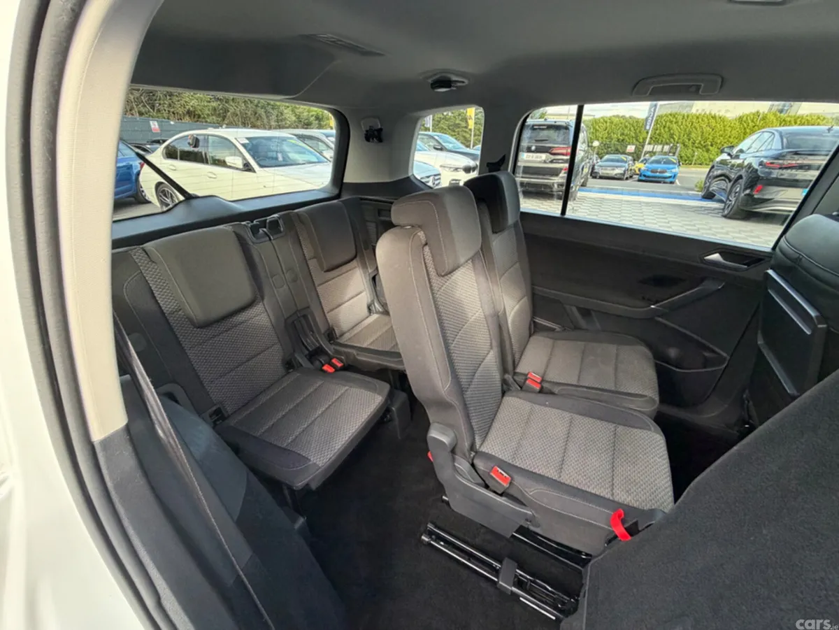 Volkswagen Touran MPV, Diesel, 2019, White