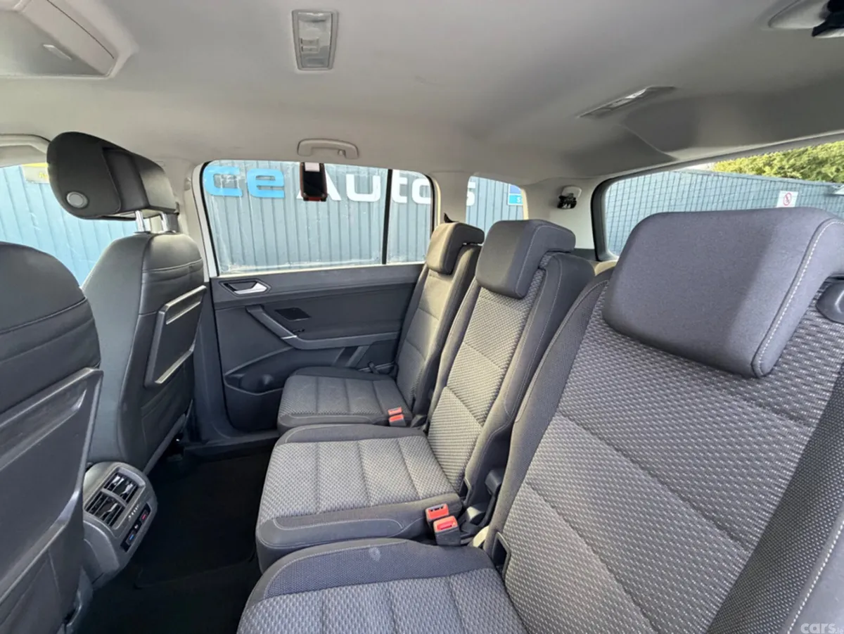 Volkswagen Touran MPV, Diesel, 2019, White