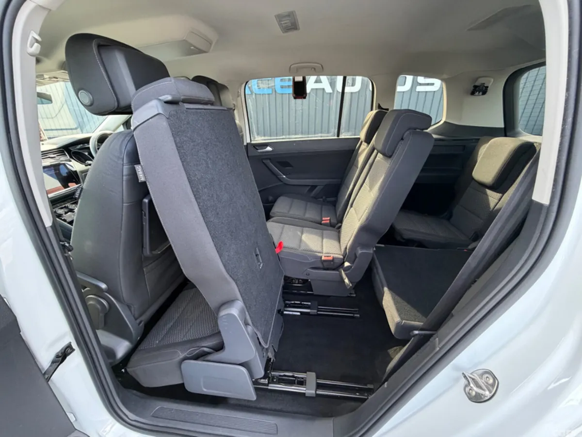 Volkswagen Touran MPV, Diesel, 2019, White