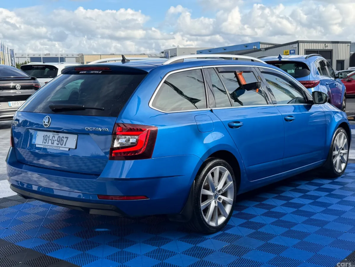 Skoda Octavia Estate, Diesel, 2019, Blue