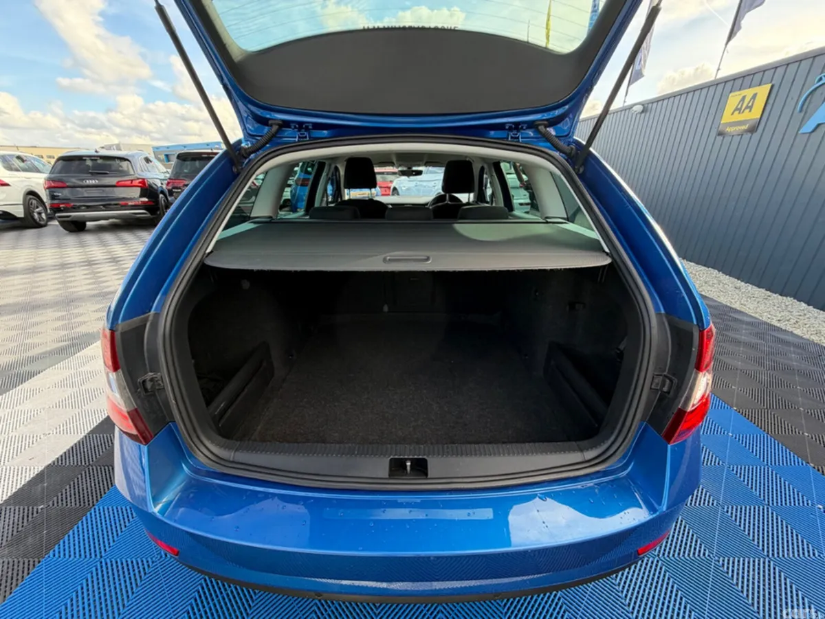 Skoda Octavia Estate, Diesel, 2019, Blue