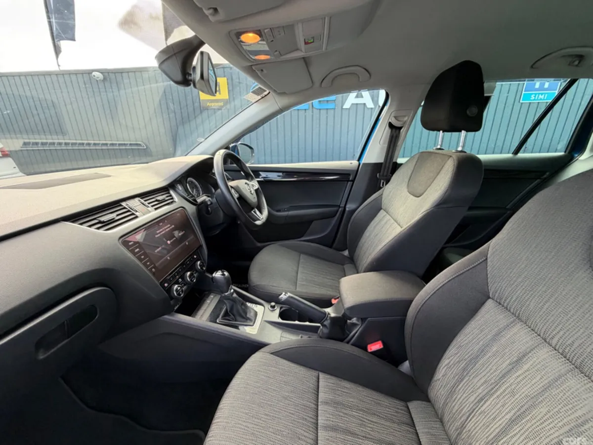 Skoda Octavia Estate, Diesel, 2019, Blue