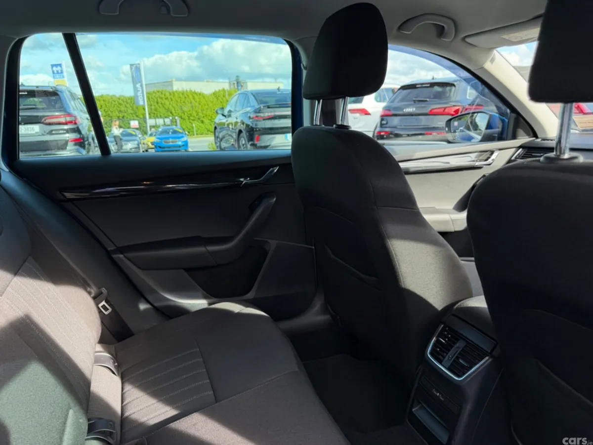 Skoda Octavia Estate, Diesel, 2019, Blue