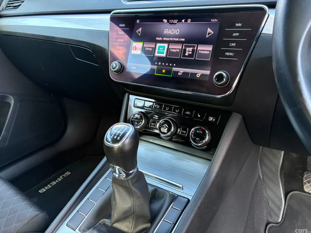 Skoda Superb Hatchback, Diesel, 2022, Grey