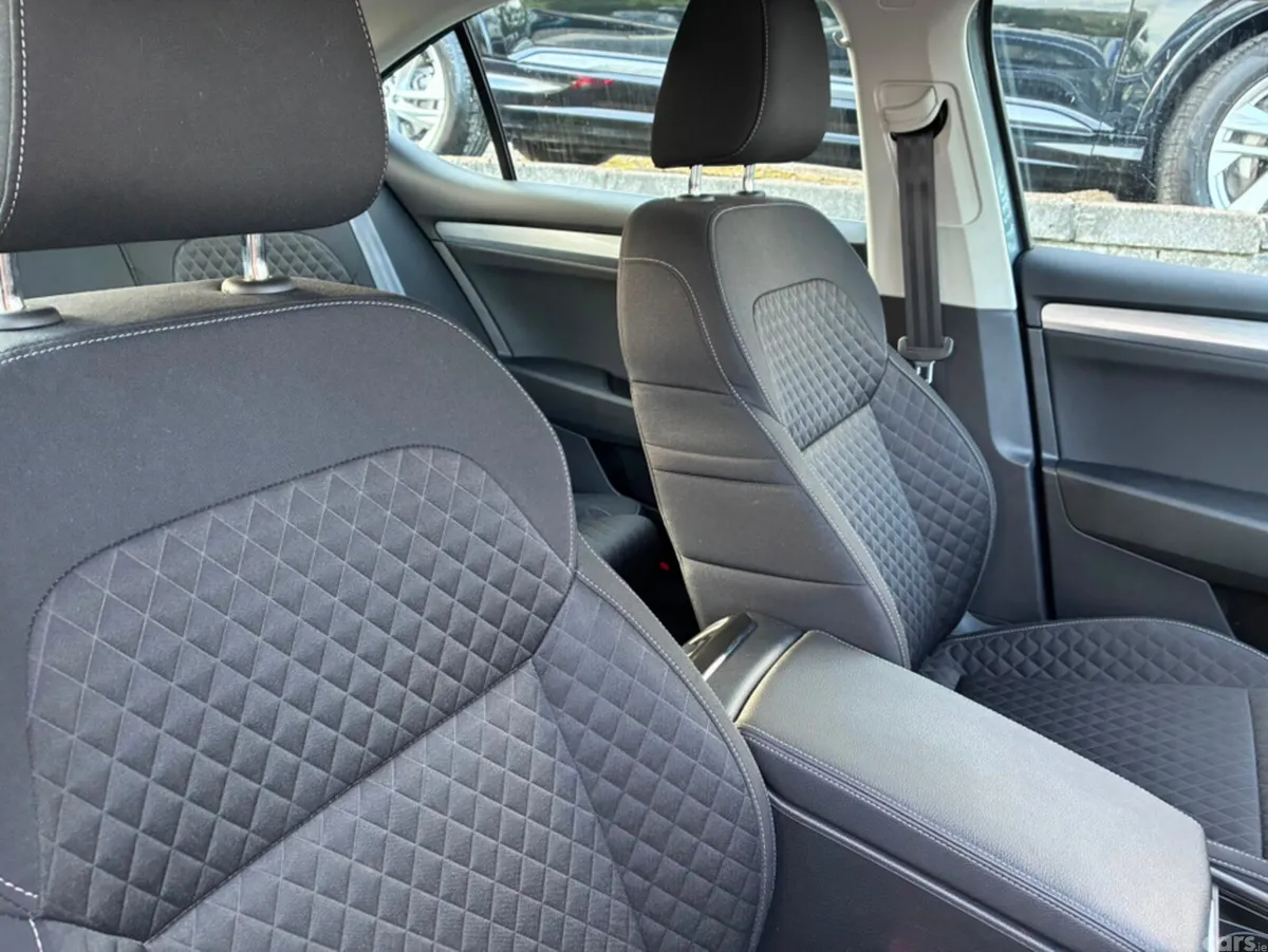 Skoda Superb Hatchback, Diesel, 2022, Grey