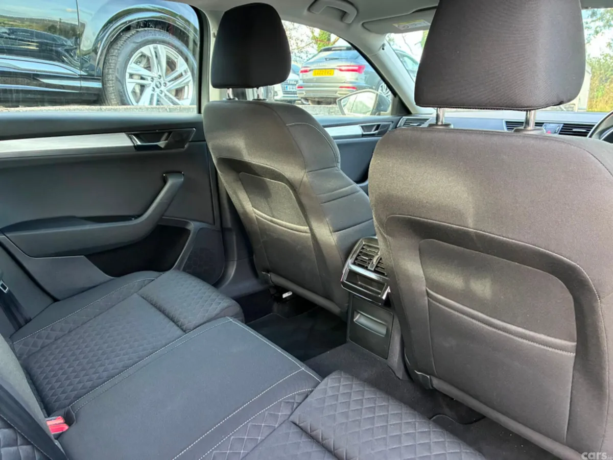 Skoda Superb Hatchback, Diesel, 2022, Grey
