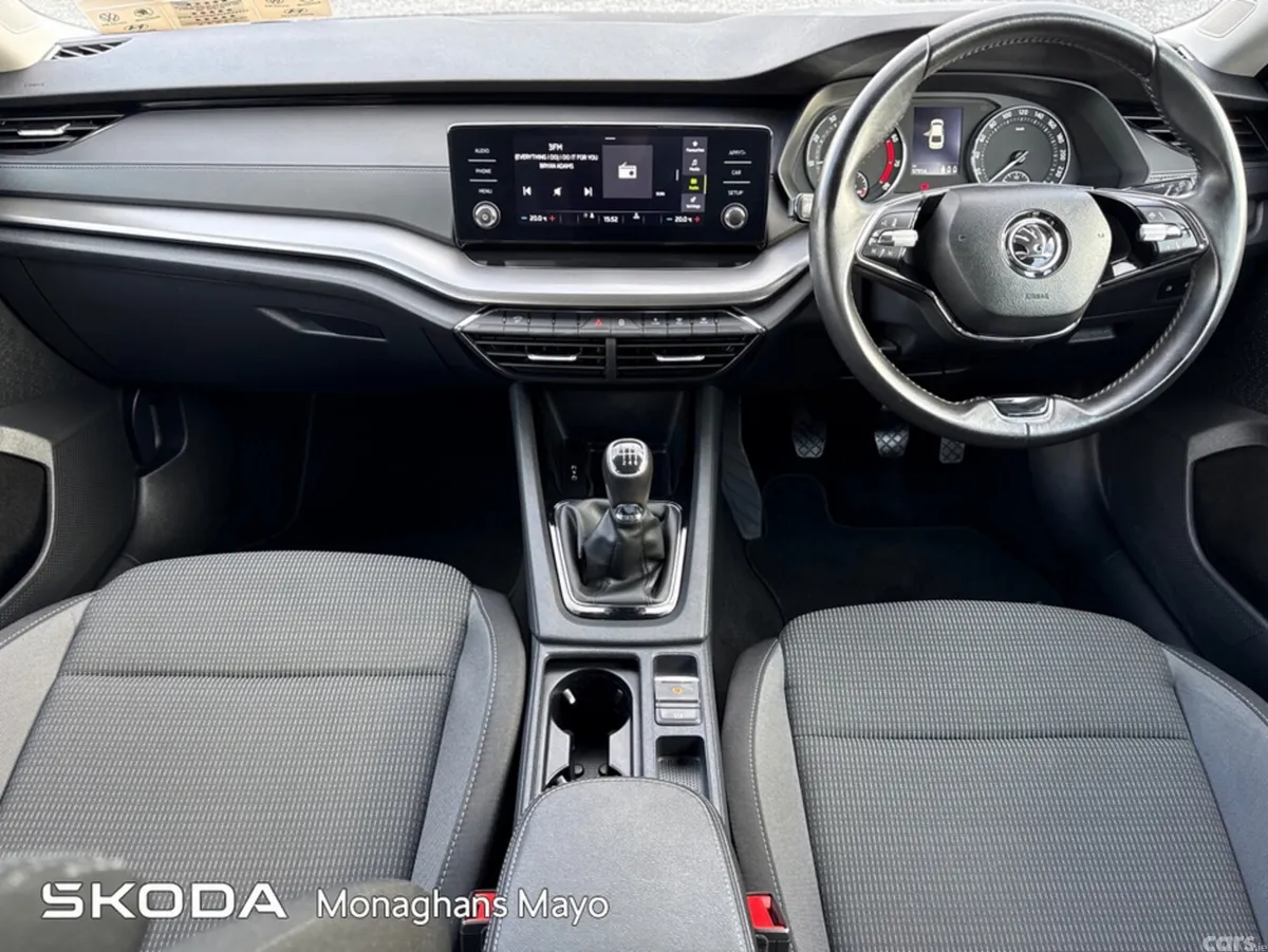 Skoda Octavia Hatchback, Petrol, 2021, Blue
