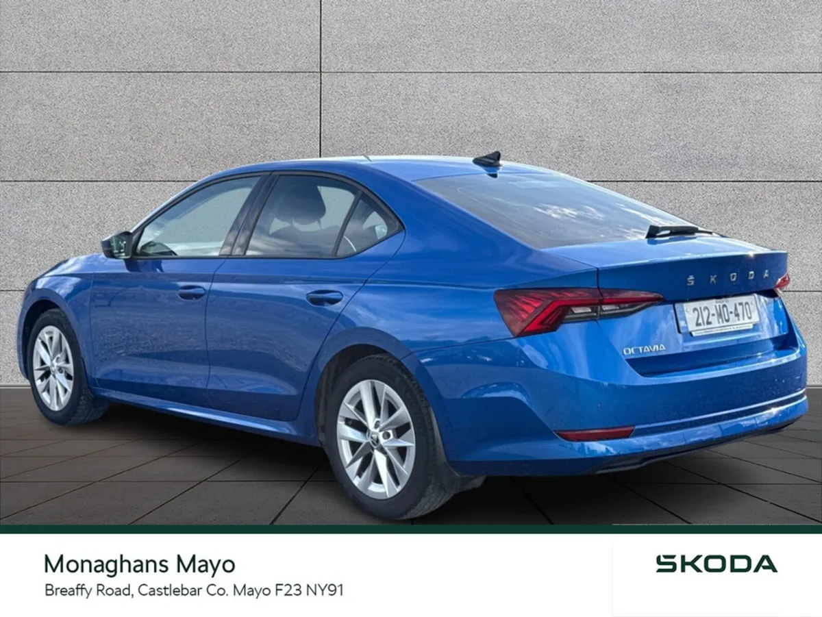 Skoda Octavia Hatchback, Petrol, 2021, Blue