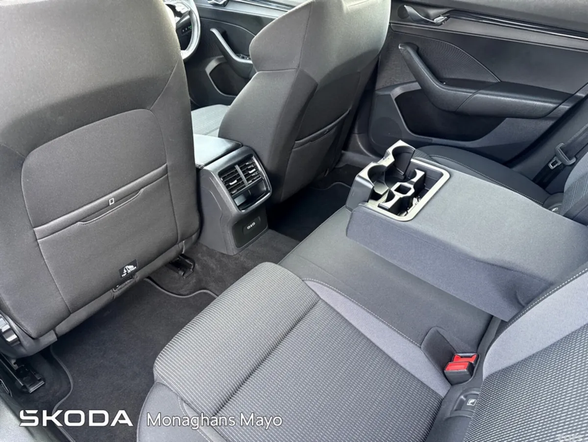 Skoda Octavia Hatchback, Petrol, 2021, Blue