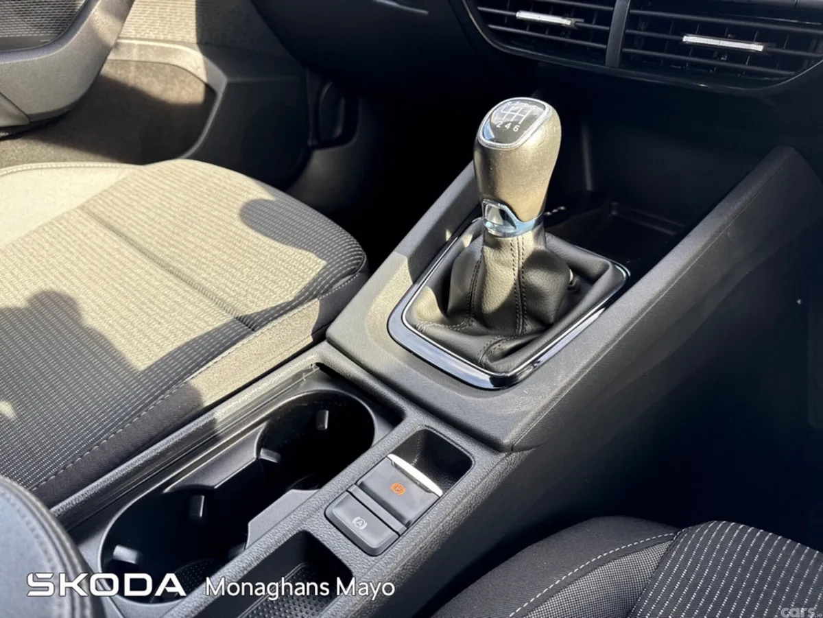 Skoda Octavia Hatchback, Petrol, 2021, Blue
