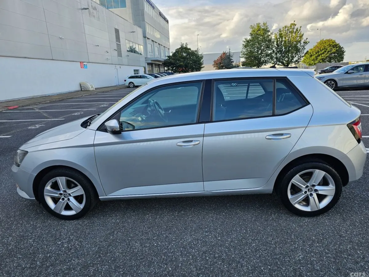 Skoda Fabia Hatchback, Petrol, 2015, Silver