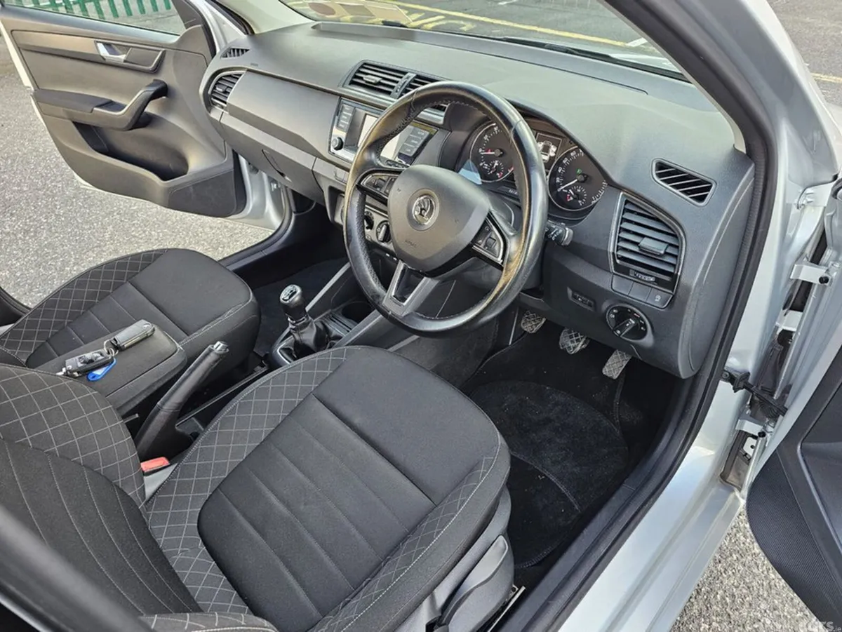 Skoda Fabia Hatchback, Petrol, 2015, Silver