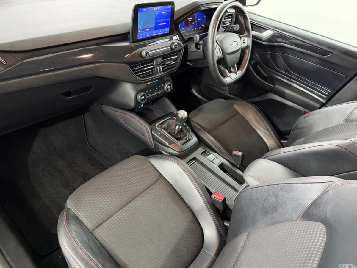 Ford Focus Hatchback, Petrol, 2021, Grey
