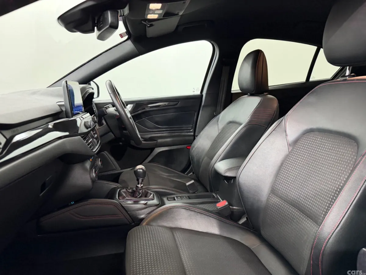 Ford Focus Hatchback, Petrol, 2021, Grey