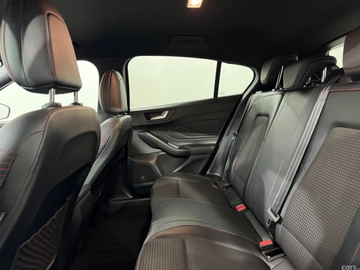 Ford Focus Hatchback, Petrol, 2021, Grey