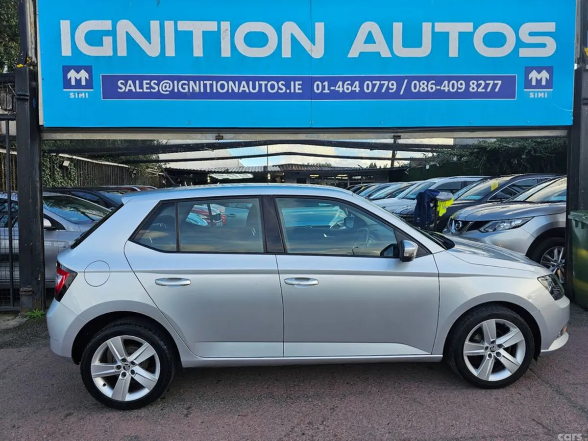 Skoda Fabia Hatchback, Petrol, 2015, Silver