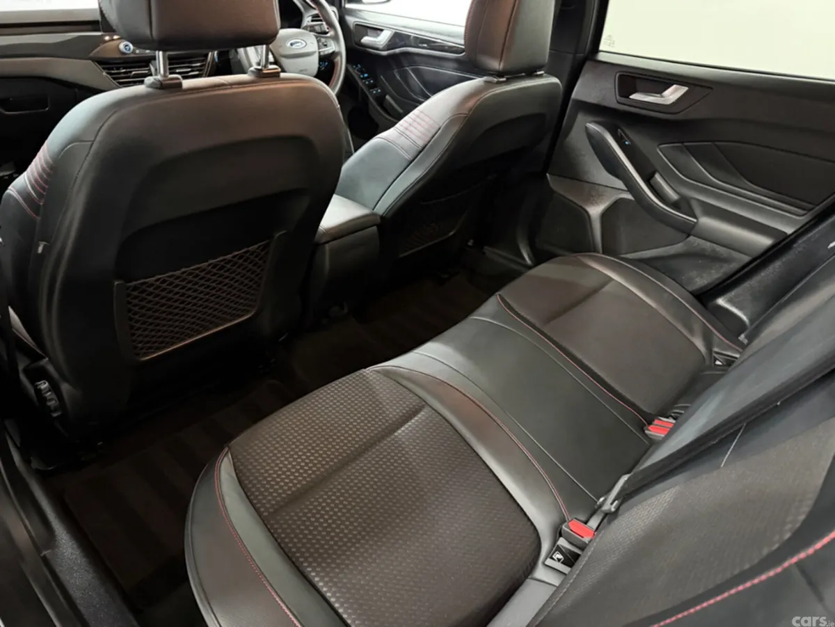 Ford Focus Hatchback, Petrol, 2021, Grey