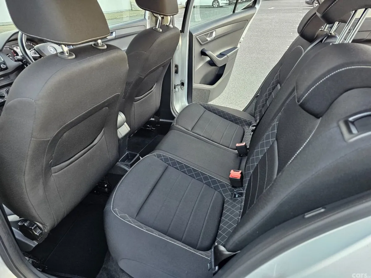 Skoda Fabia Hatchback, Petrol, 2015, Silver