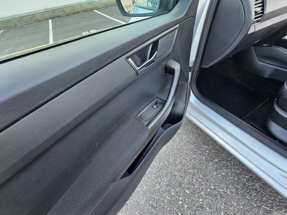 Skoda Fabia Hatchback, Petrol, 2015, Silver