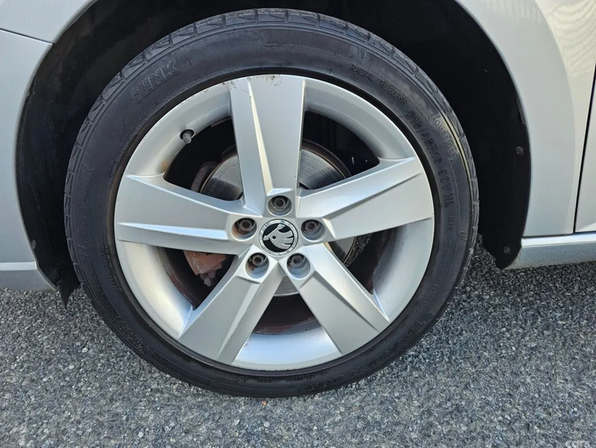 Skoda Fabia Hatchback, Petrol, 2015, Silver