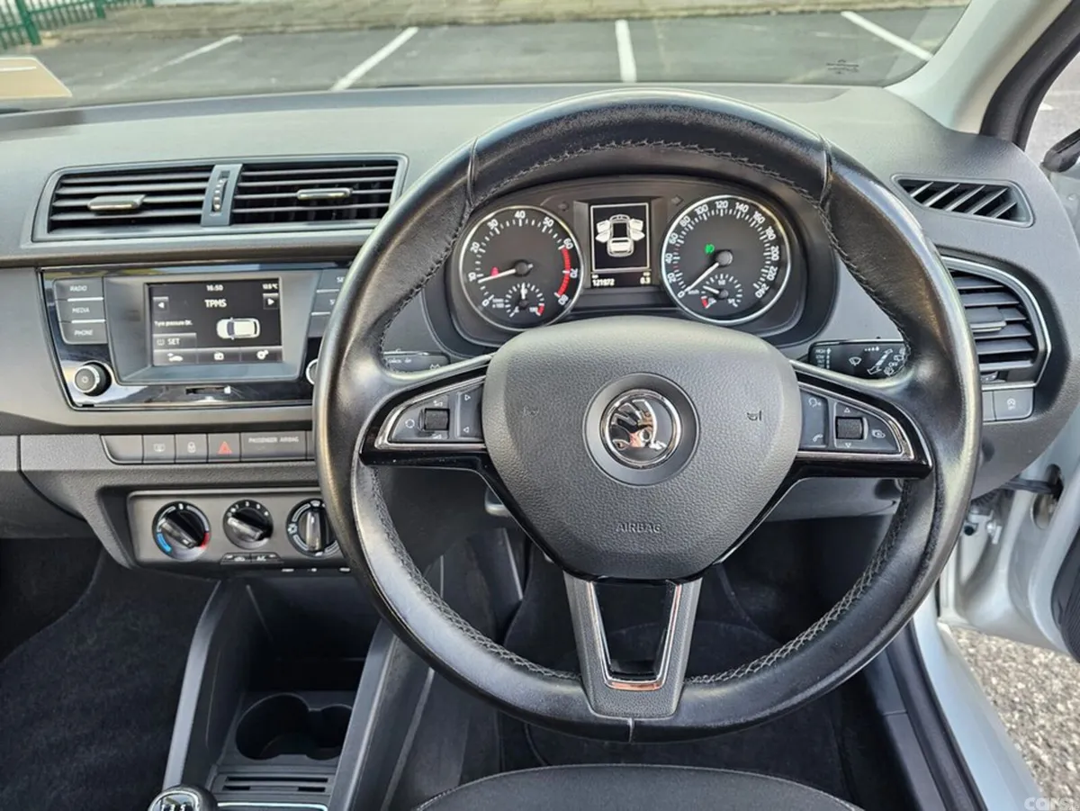 Skoda Fabia Hatchback, Petrol, 2015, Silver