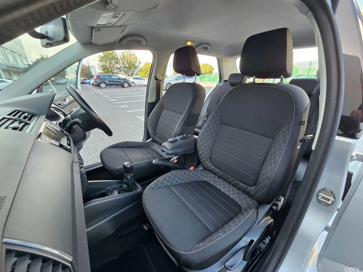 Skoda Fabia Hatchback, Petrol, 2015, Silver
