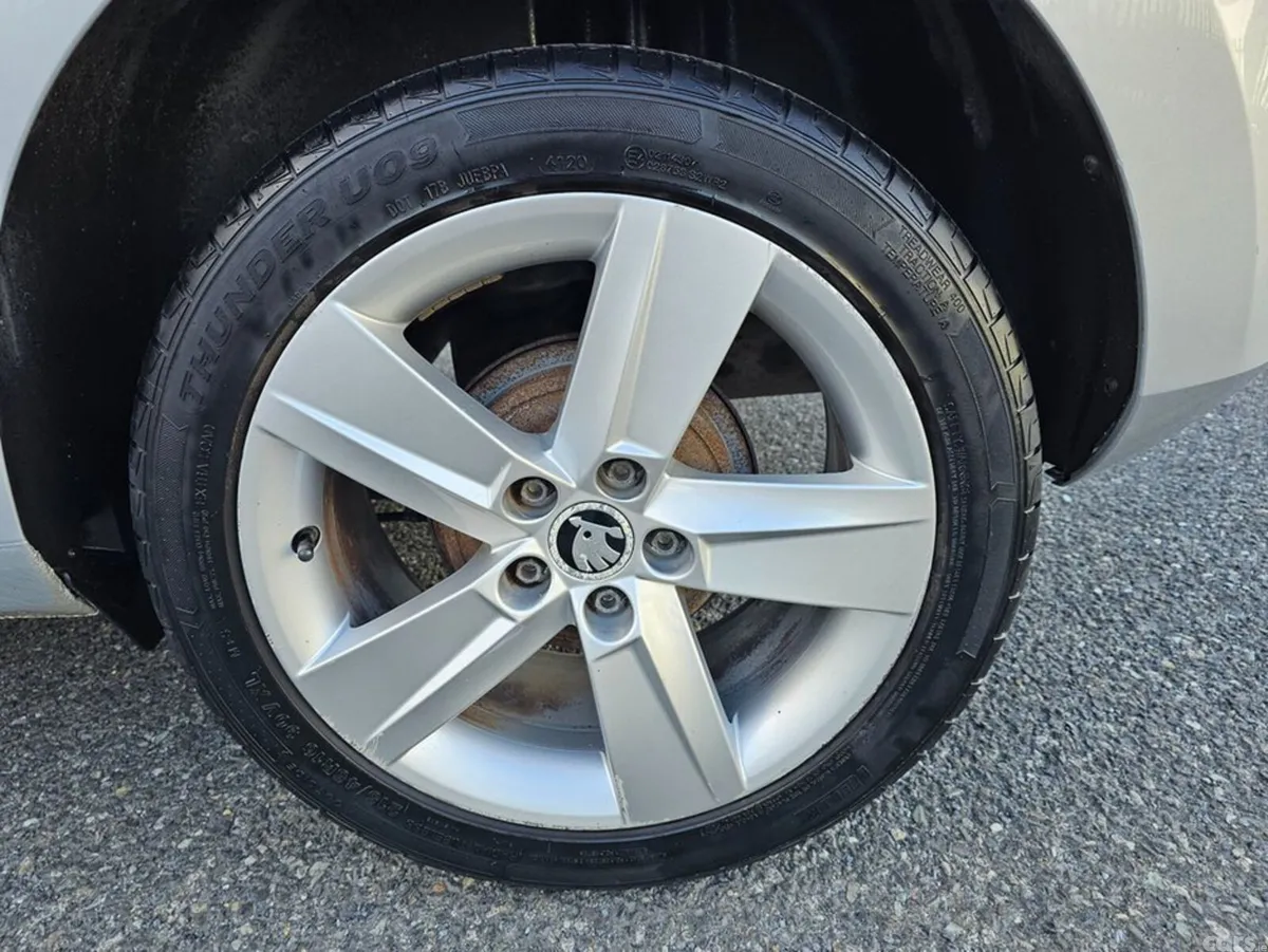 Skoda Fabia Hatchback, Petrol, 2015, Silver