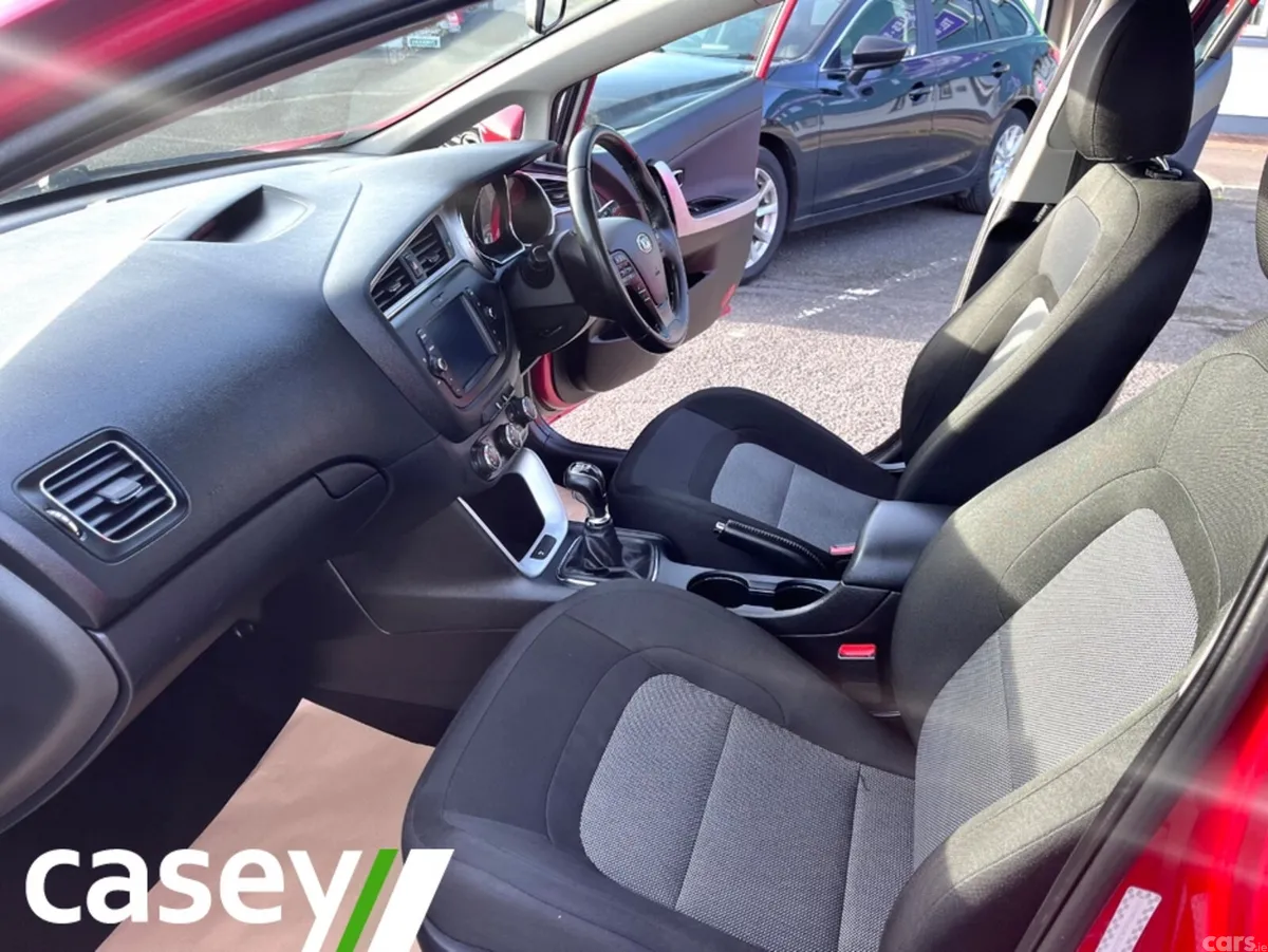 Kia Ceed Hatchback, Diesel, 2017, Red
