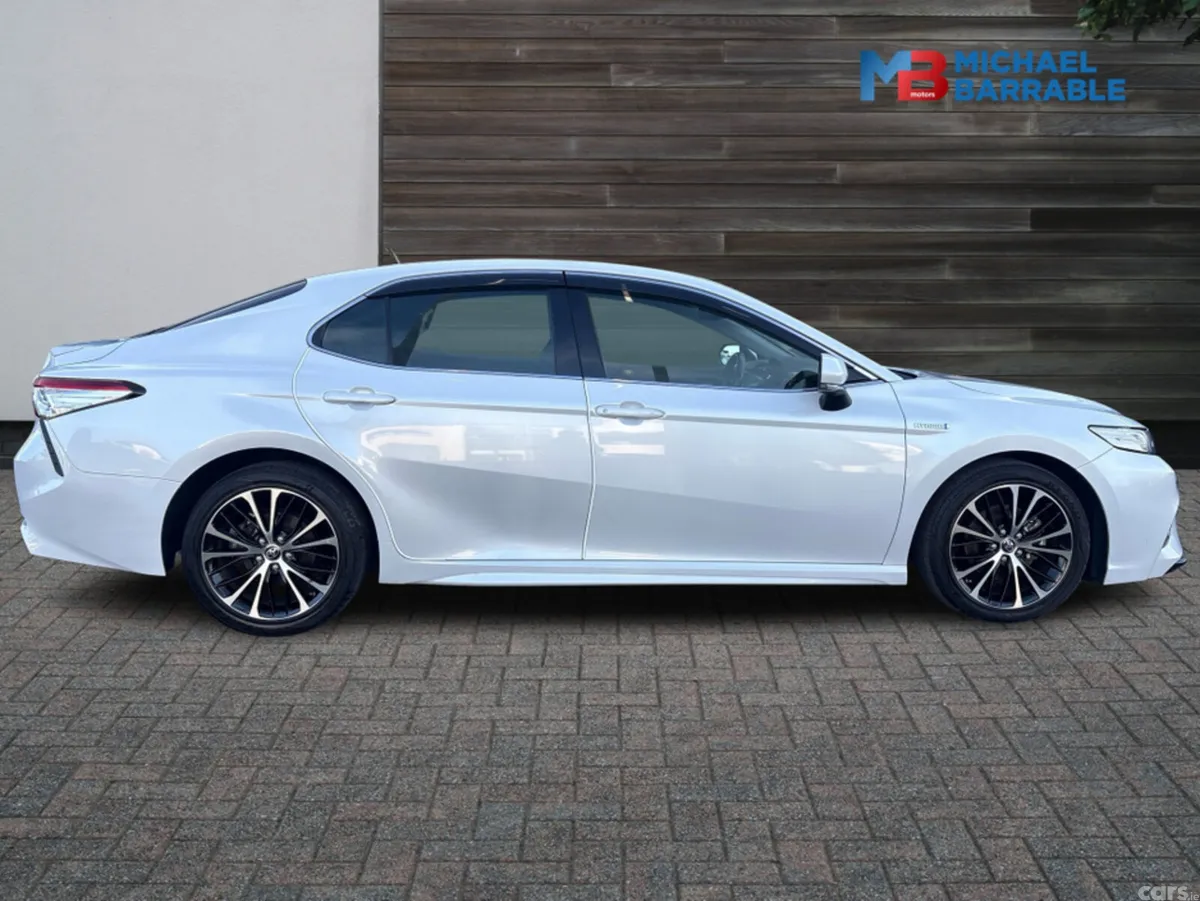 Toyota Camry Saloon, Petrol Hybrid, 2019, White