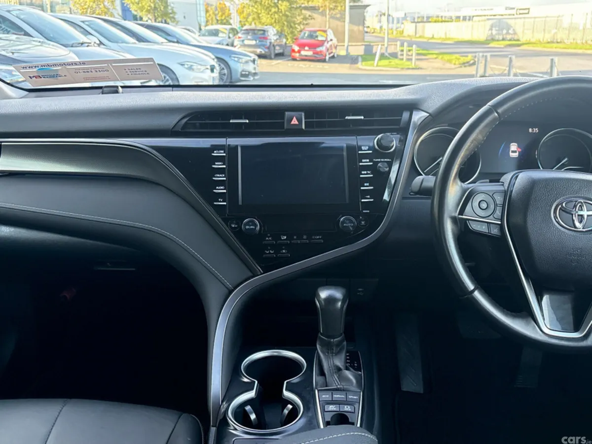 Toyota Camry Saloon, Petrol Hybrid, 2019, White