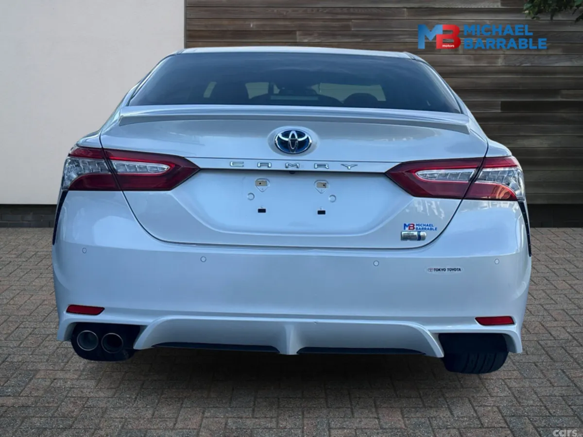 Toyota Camry Saloon, Petrol Hybrid, 2019, White