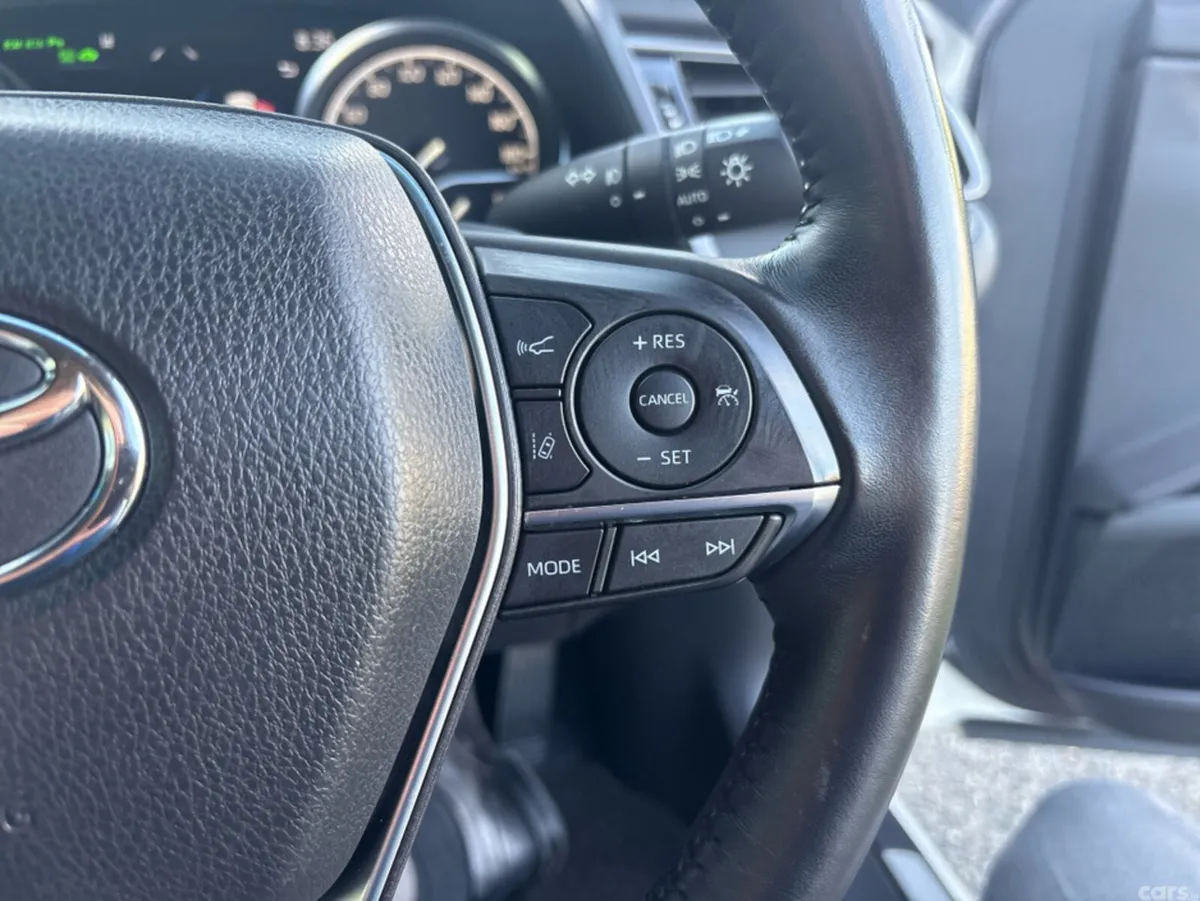 Toyota Camry Saloon, Petrol Hybrid, 2019, White