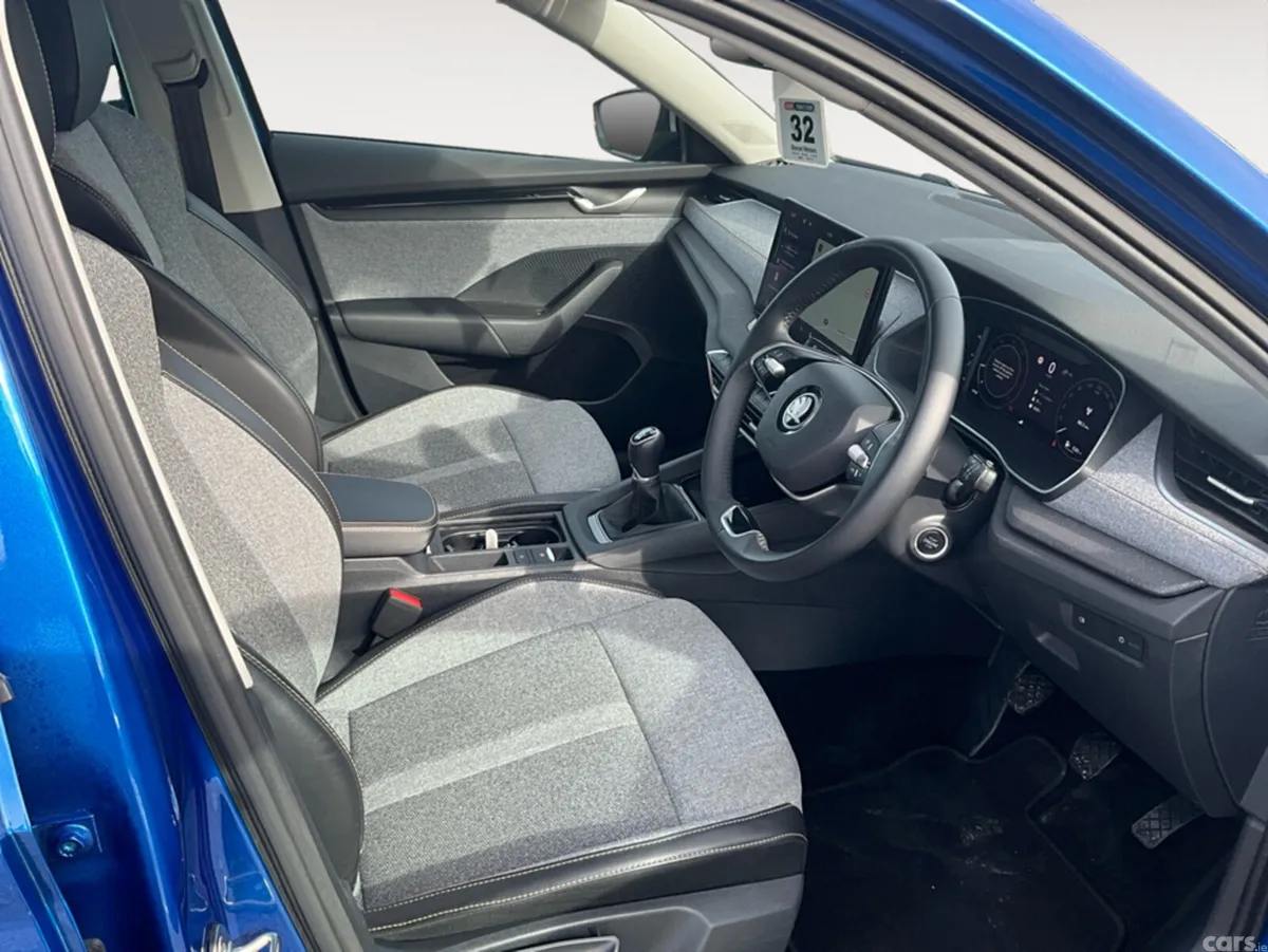 Skoda Octavia Hatchback, Diesel, 2024, Blue
