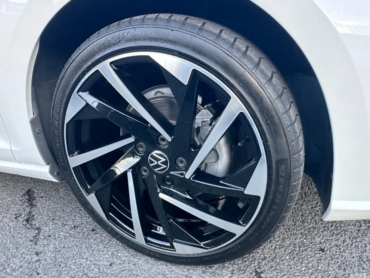 Volkswagen Golf Hatchback, Petrol, 2018, White