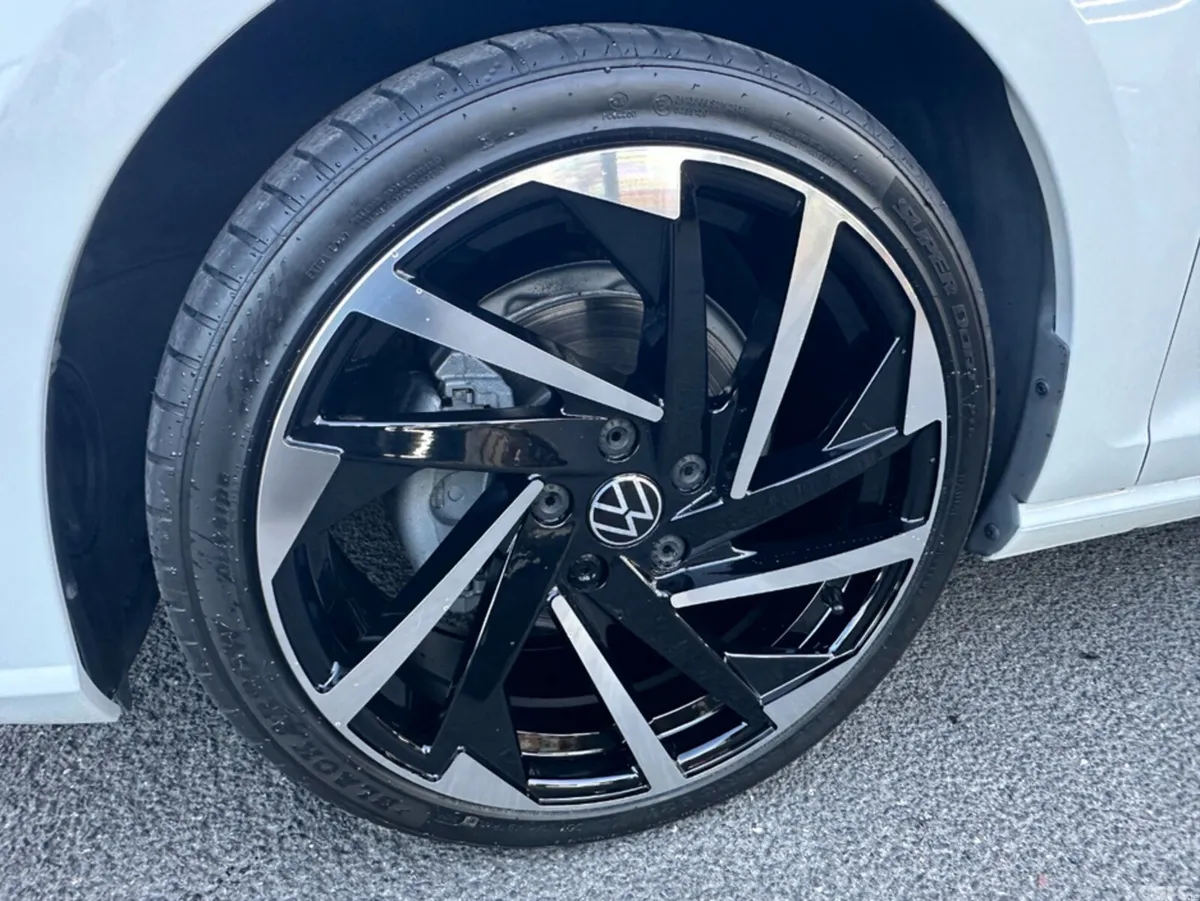 Volkswagen Golf Hatchback, Petrol, 2018, White