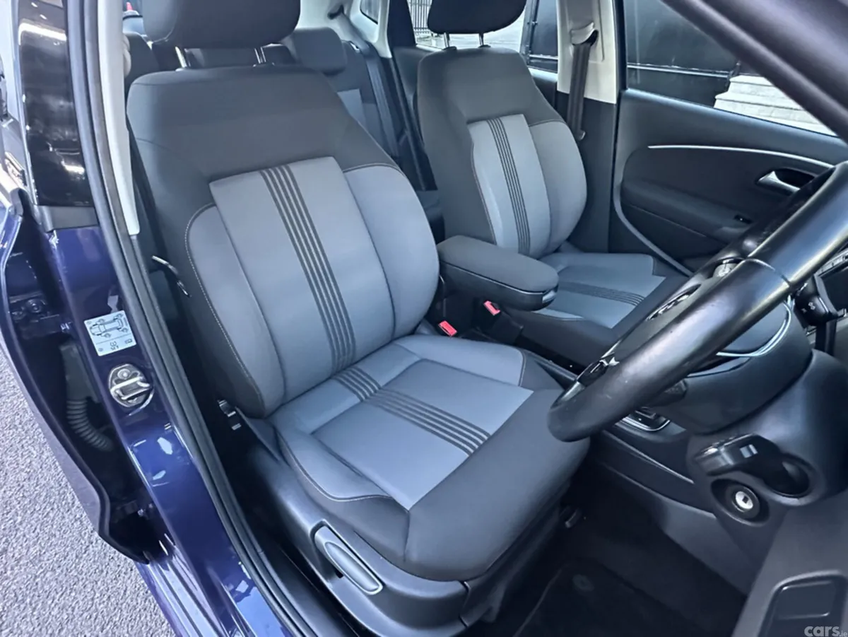 Volkswagen Polo Hatchback, Petrol, 2016, Blue